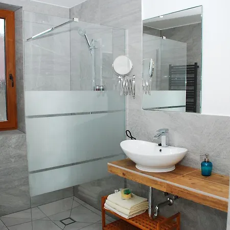 Apartman - Akacjowa 2 *